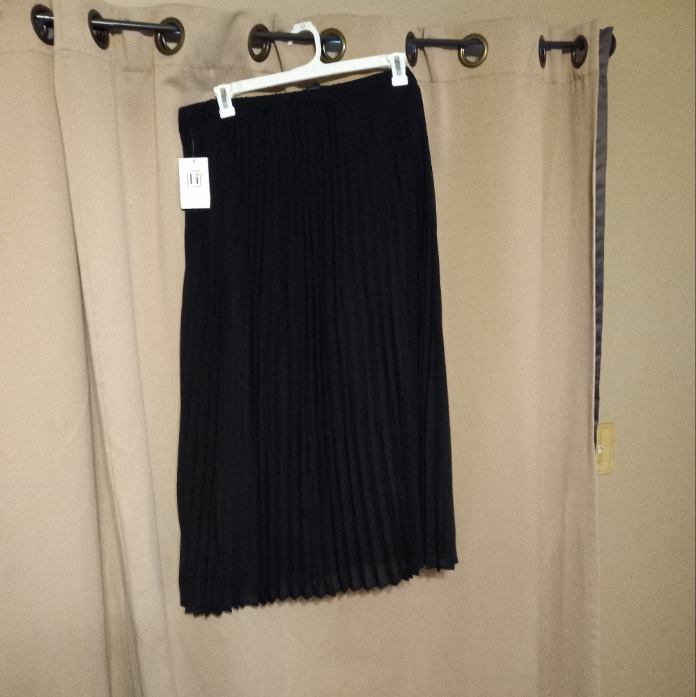 Pleated skirt